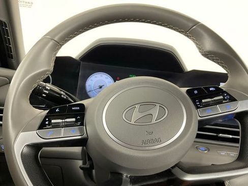 Used 2025 Hyundai Elantra SEL FWD image 21
