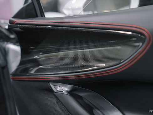 Used 2022 Ferrari SF90 Spider image 15