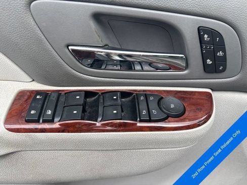 Used 2014 GMC Yukon XL SLT w/ SLT-2 Equipment Package AWD/4WD image 11
