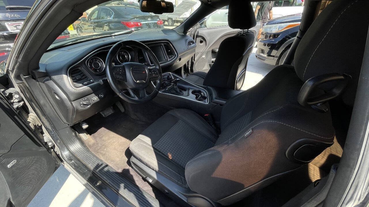 Used 2016 Dodge Challenger SXT w/ Super Sport Group (SS/T) RWD image 29