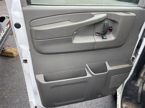 Used 2015 Chevrolet Express 2500 image 3