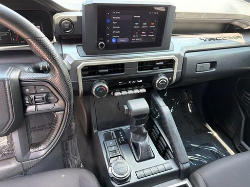 Used 2025 Toyota Tacoma SR5 AWD/4WD image 27
