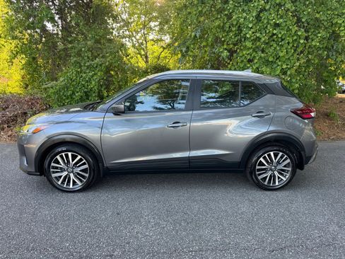 Used 2021 Nissan Kicks SV FWD image 5