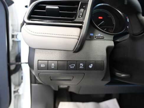Used 2023 Toyota Camry SE w/ Cold Weather Package FWD image 25