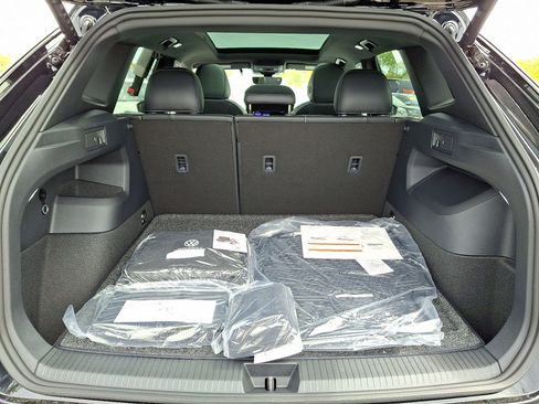 New 2026 Volkswagen Tiguan SE R-Line AWD/4WD image 19
