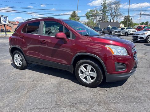 Used 2016 Chevrolet Trax LT w/ LT Convenience Package AWD/4WD image 1