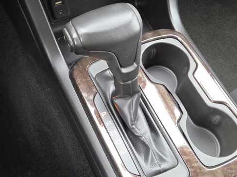 Used 2016 GMC Canyon SLT image 30