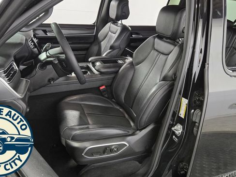 Used 2024 Jeep Wagoneer L Series II w/ Flexible Seating Group AWD/4WD image 30