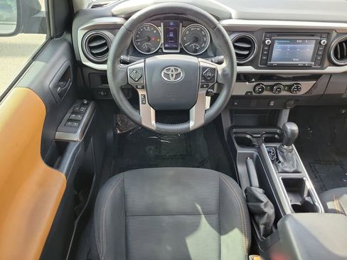 Used 2017 Toyota Tacoma SR5 w/ Tow Package RWD image 15