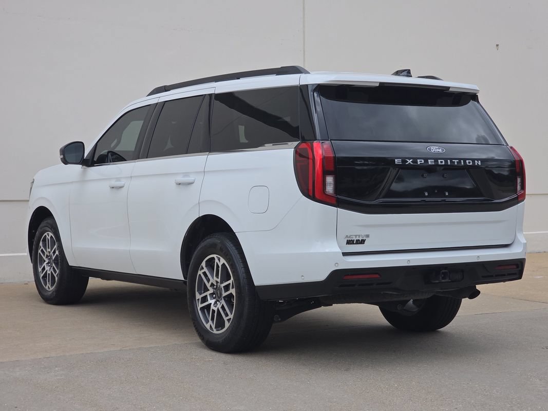 Used 2025 Ford Expedition Active RWD image 3