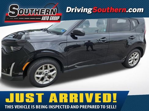 Used 2023 Kia Soul S FWD image 1