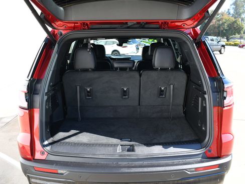 Used 2024 GMC Acadia AT4 w/ Super Cruise Package image 8