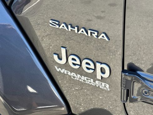 Used 2018 Jeep Wrangler Unlimited Sahara AWD/4WD image 26