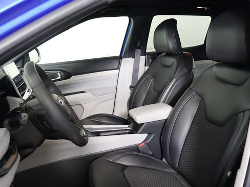 Used 2023 Jeep Compass Latitude w/ Sun and Sound Group image 26