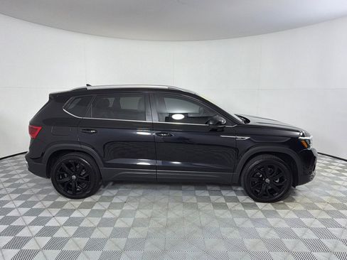 Used 2023 Volkswagen Taos SE w/ Black Wheel Package FWD image 4