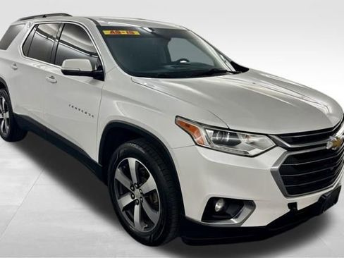 Used 2019 Chevrolet Traverse LT w/ LT Premium Package image 3