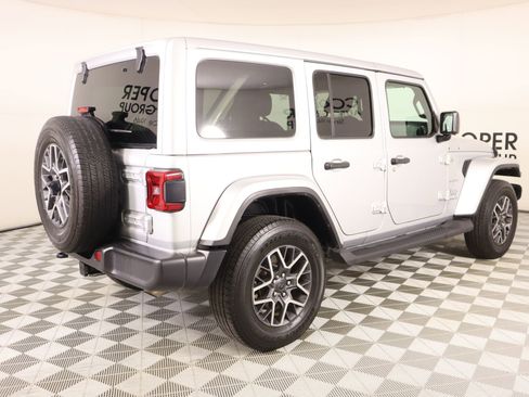 Used 2024 Jeep Wrangler Unlimited Sahara AWD/4WD image 20