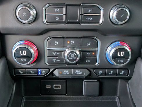 Used 2023 GMC Yukon AT4 w/ Technology Package AWD/4WD image 31