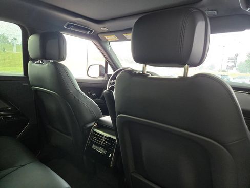 Used 2025 Land Rover Range Rover Sport SE AWD/4WD image 19