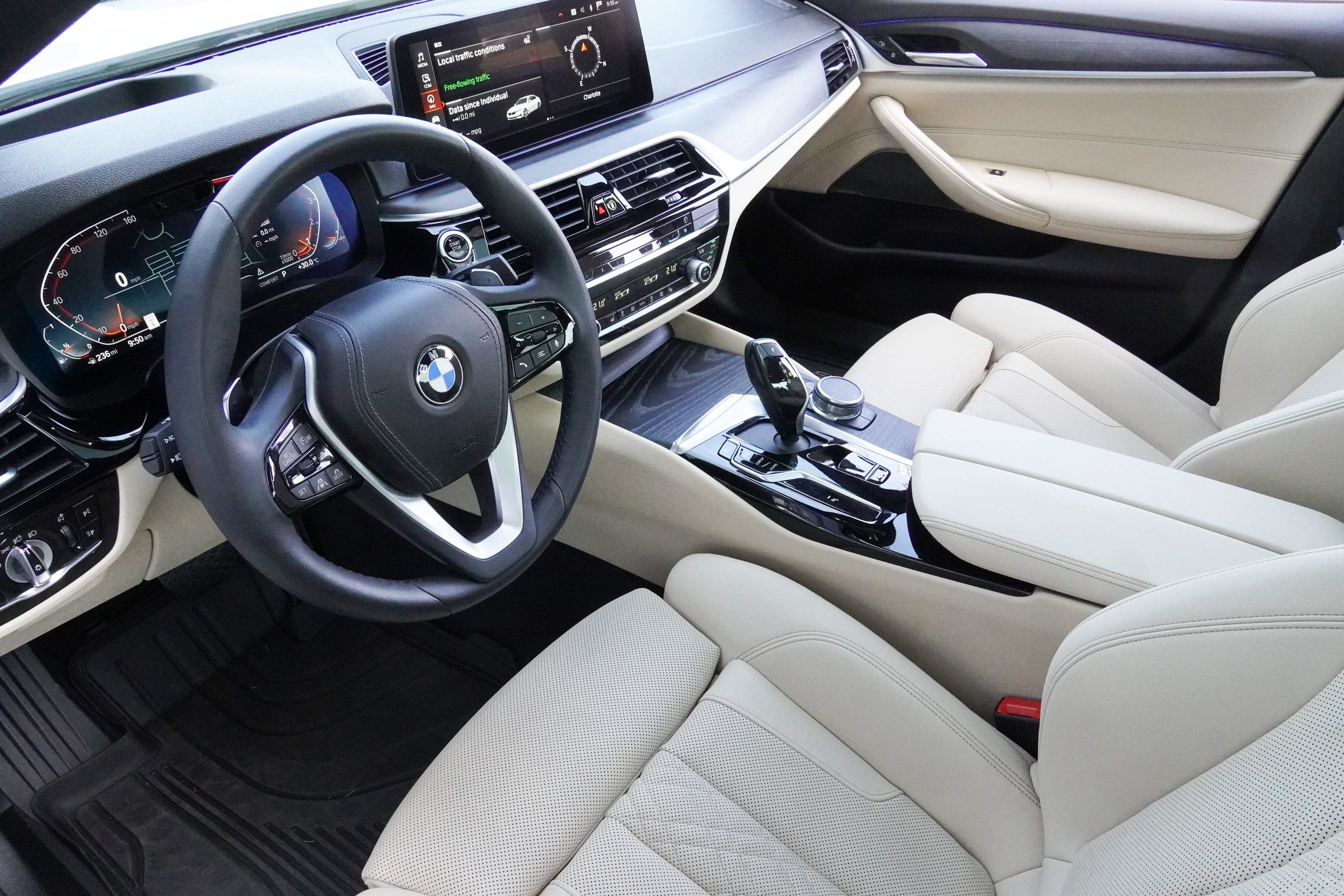 Used 2023 BMW 530i w/ Premium Package RWD image 9