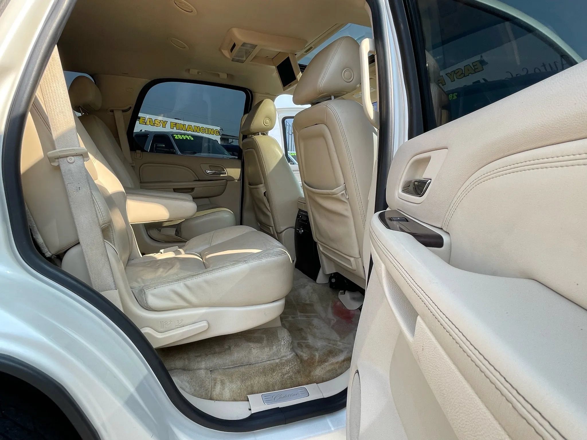 Used 2007 Cadillac Escalade AWD w/ Climate Package image 13