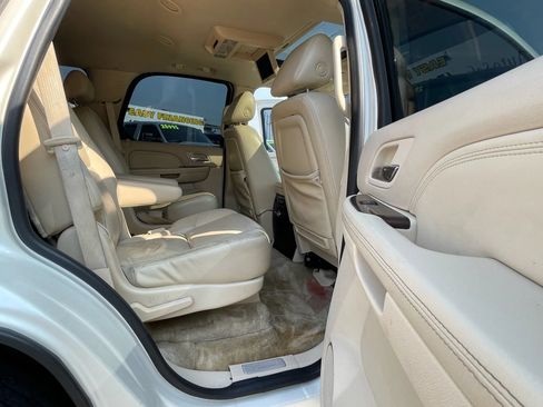Used 2007 Cadillac Escalade AWD w/ Climate Package image 13