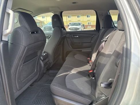 Used 2017 Chevrolet Traverse LT image 17