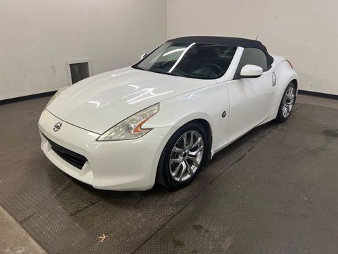 Used 2012 Nissan 370Z Roadster image 3