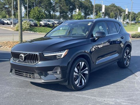 Certified 2023 Volvo XC40 B5 Ultimate w/ Protection Package Premier AWD/4WD image 3