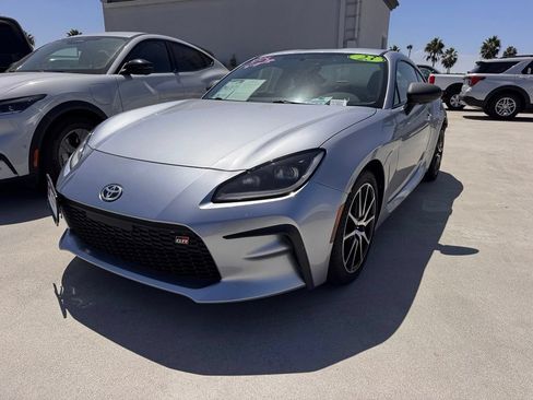 Used 2023 Toyota GR86 RWD image 3