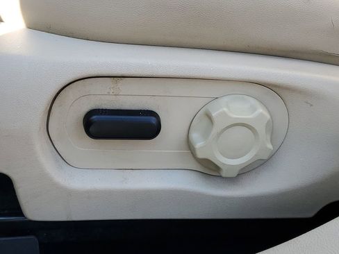 Used 2013 Ford Taurus SEL image 6