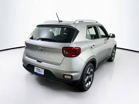 Used 2023 Hyundai Venue SEL FWD image 5
