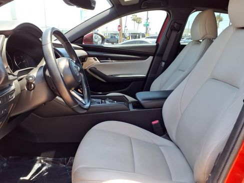 Used 2019 MAZDA MAZDA3 Hatchback w/ Preferred Package FWD image 22