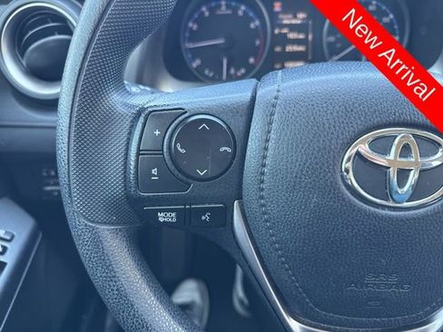 Used 2018 Toyota RAV4 LE image 16
