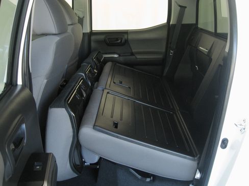 Used 2022 Toyota Tacoma SR5 image 11