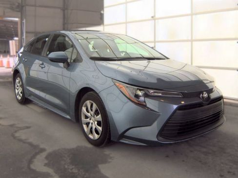 Used 2025 Toyota Corolla LE FWD image 2