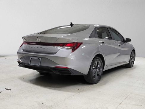 Used 2023 Hyundai Elantra SEL FWD image 3