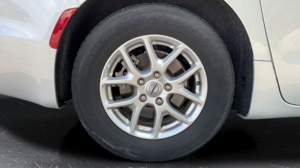 Used 2024 Chrysler Pacifica Touring-L FWD image 38