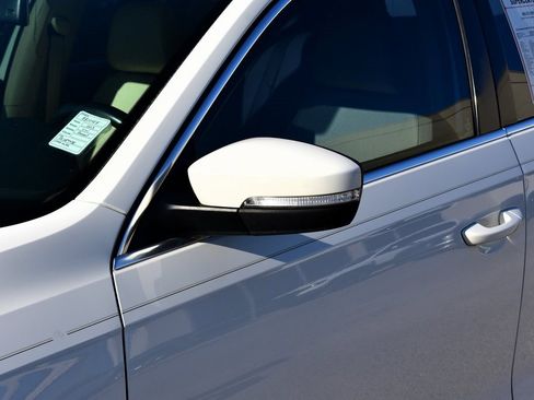 Used 2013 Volkswagen Passat TDI SE image 7