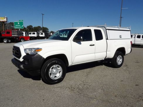 Used 2021 Toyota Tacoma SR image 3