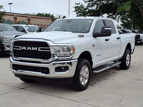 Used 2024 RAM 2500 Big Horn AWD/4WD image 3