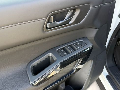 New 2026 Nissan Pathfinder SV image 11