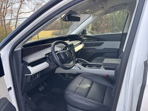 Certified 2025 Lincoln Nautilus Premier image 13