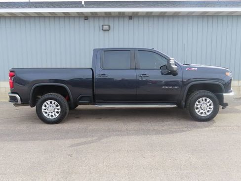 Used 2024 Chevrolet Silverado 2500 LT image 2