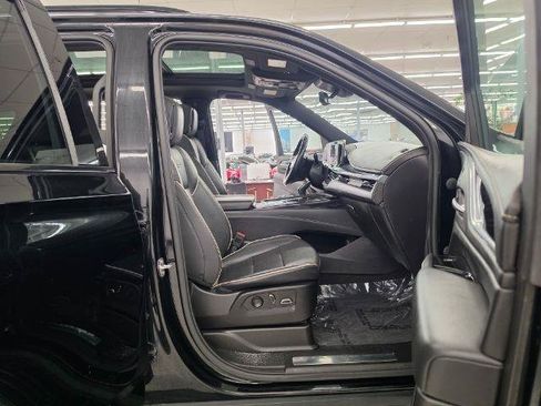 Used 2023 Cadillac Escalade Sport AWD/4WD image 39