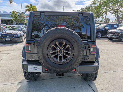 Used 2025 Jeep Wrangler Sport AWD/4WD image 5