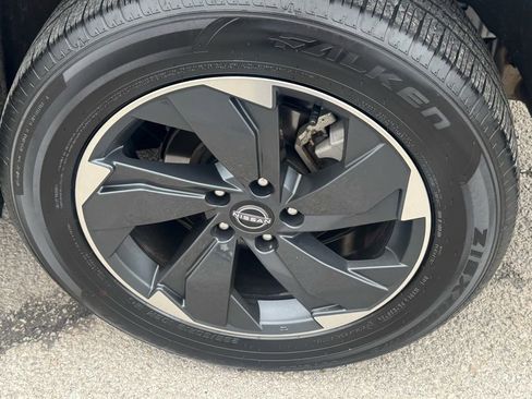 Used 2025 Nissan Rogue SV image 13