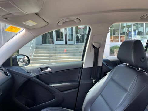 Used 2016 Volkswagen Tiguan S FWD image 11