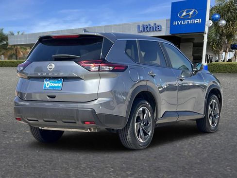 Used 2025 Nissan Rogue SV FWD image 3