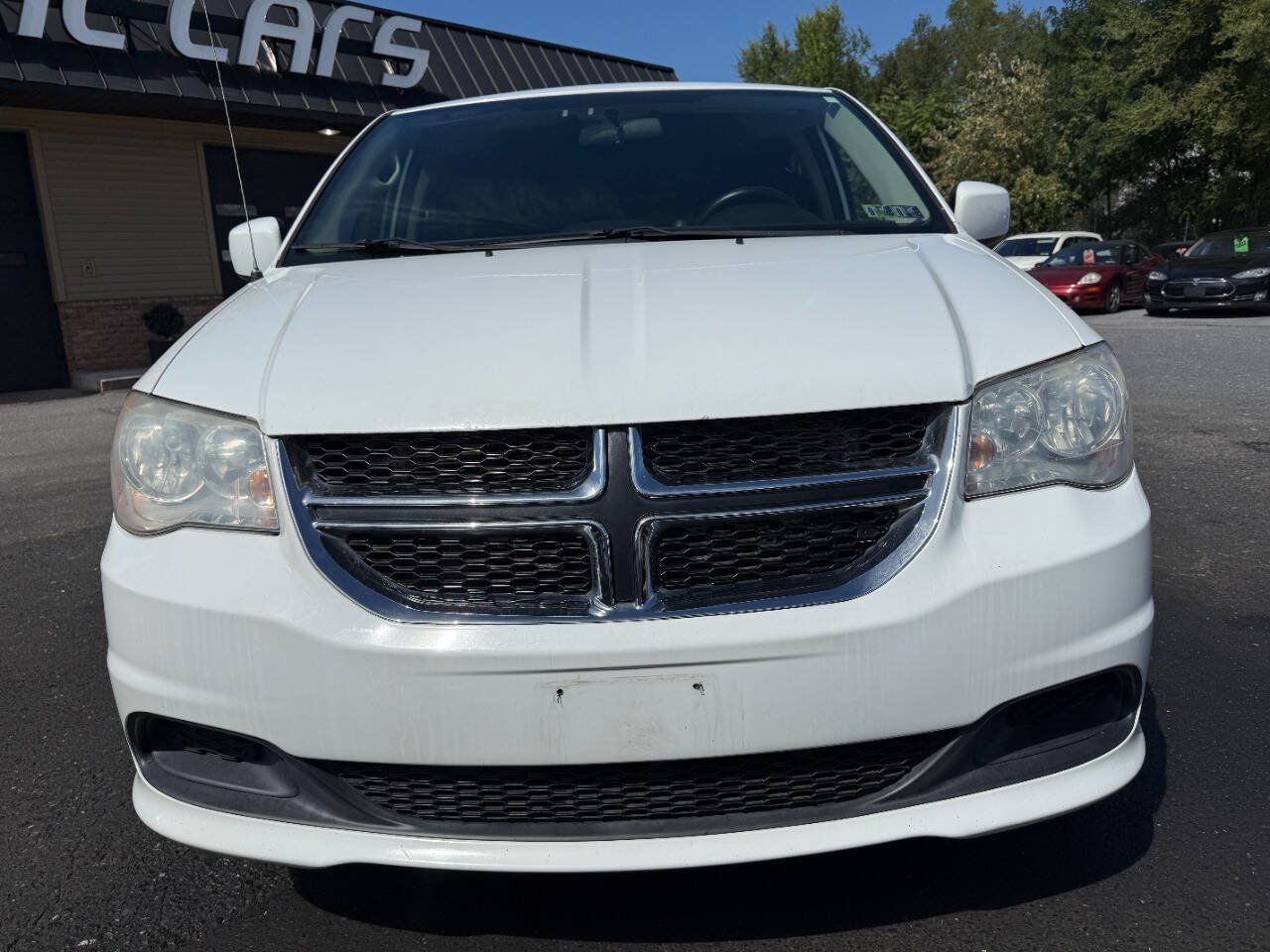 Used 2015 Dodge Grand Caravan SXT w/ Security Group FWD image 2